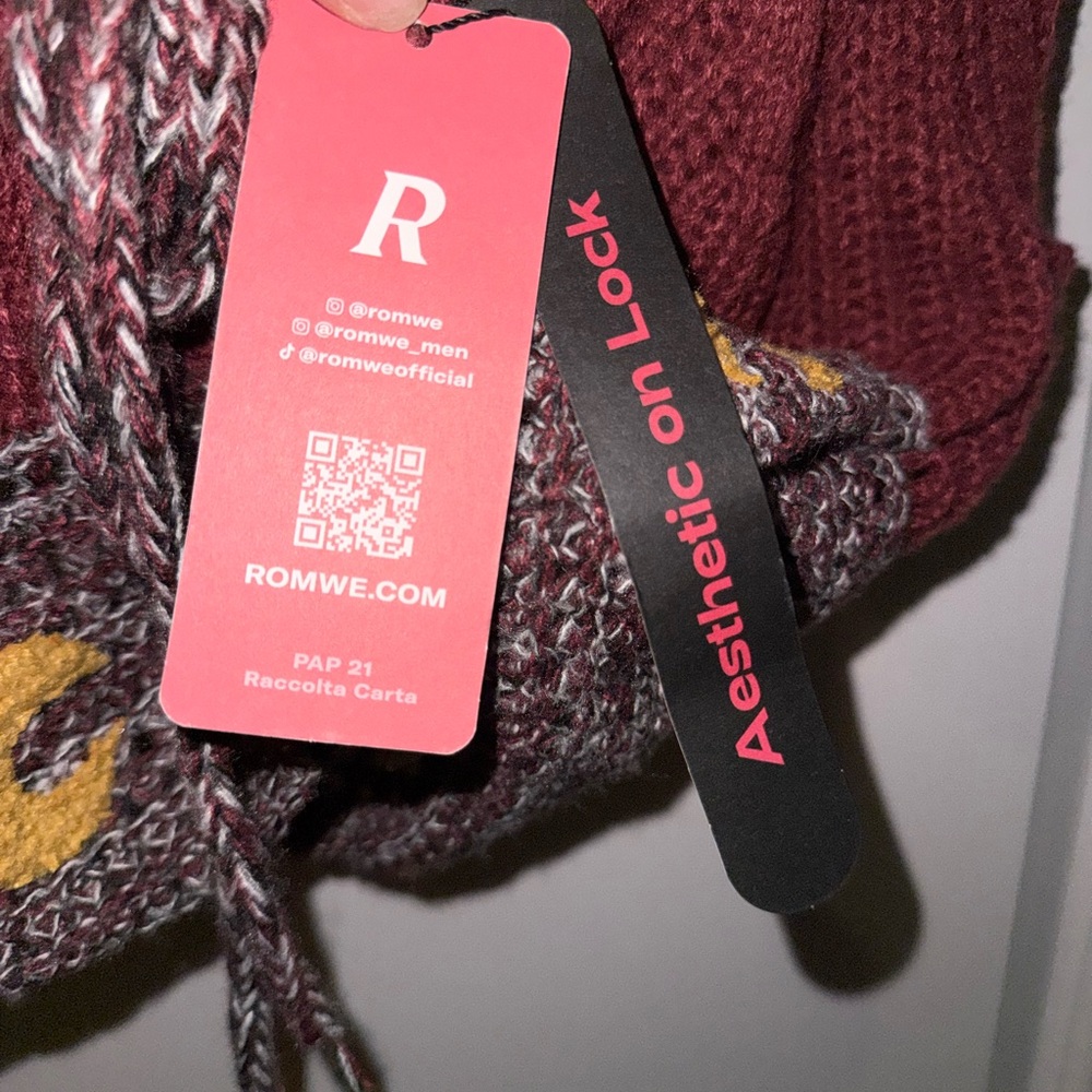 ROMWE Burgundy Knit Hooded Vest with Yellow Moon & Star Wicka Witch Crop Top - Picture 2 of 3